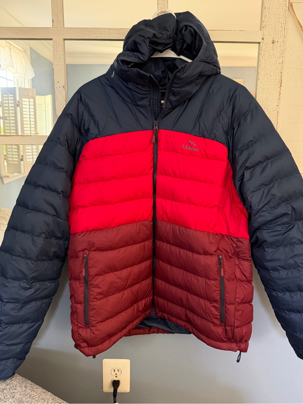 L.L.Bean Men’s 650 Down Hooded Colorblock Puffer Jacket XL
